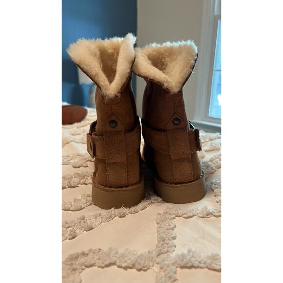 UGG Cedric Short Chesnut Boots Size 6 Suede Buckle Convertible Moto Sheepskin - Picture 3 of 5